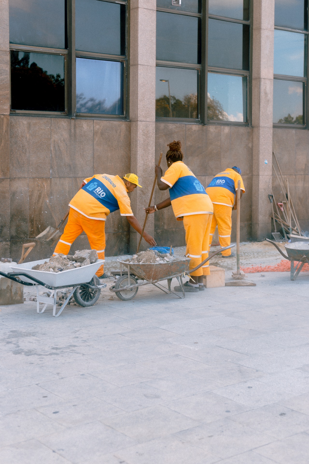 How Facade Cleaning Improves the Longevity of Your Building in