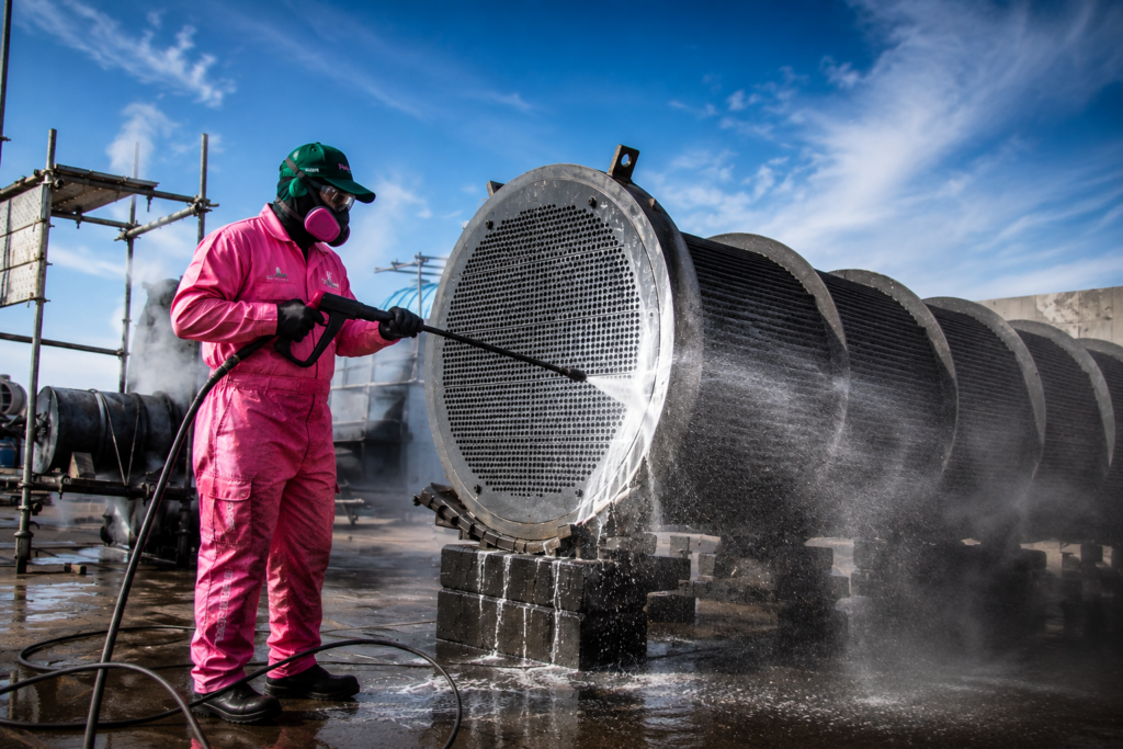 In-House vs Outsourced Industrial Cleaning: Which Is Right for Your Factory?